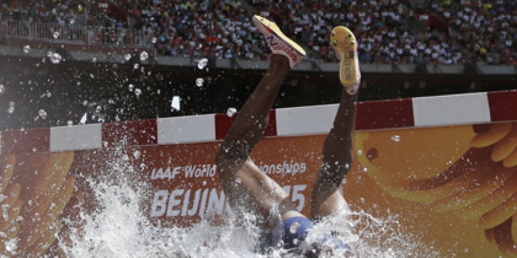 Adrian Dennis ganha o Primeiro Prêmio do Sports Journalists’ Association Awards